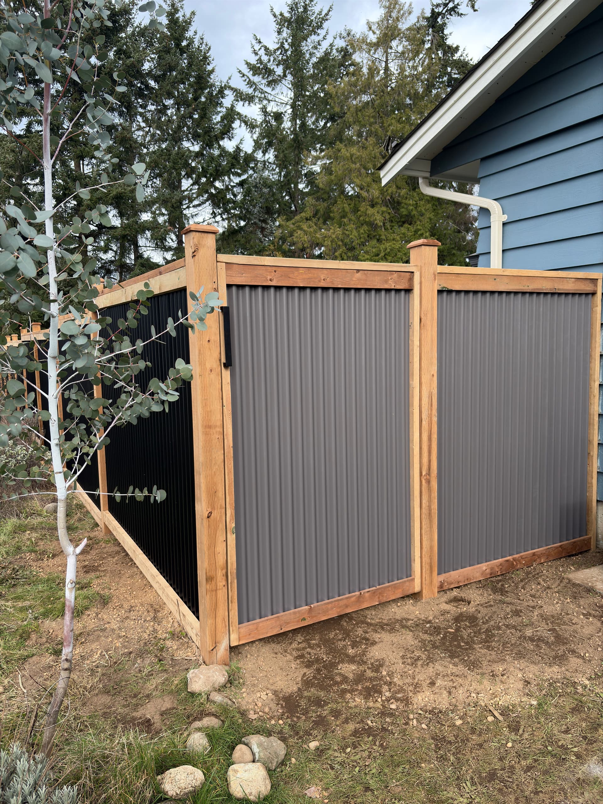 Gallery photos for Striking Corrugated Metal Fence Installation in Lantzville: Image #5