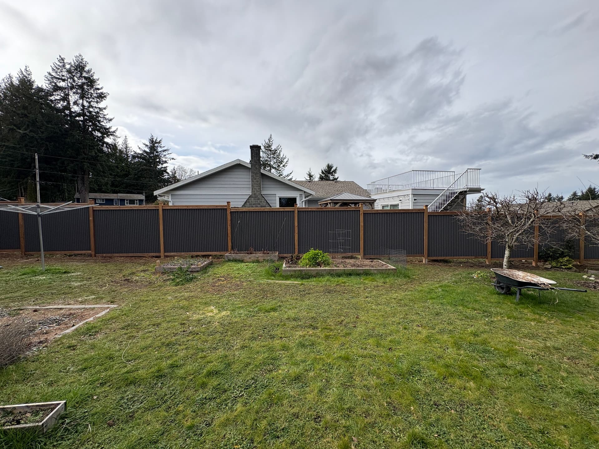 Gallery photos for Striking Corrugated Metal Fence Installation in Lantzville: Image #3