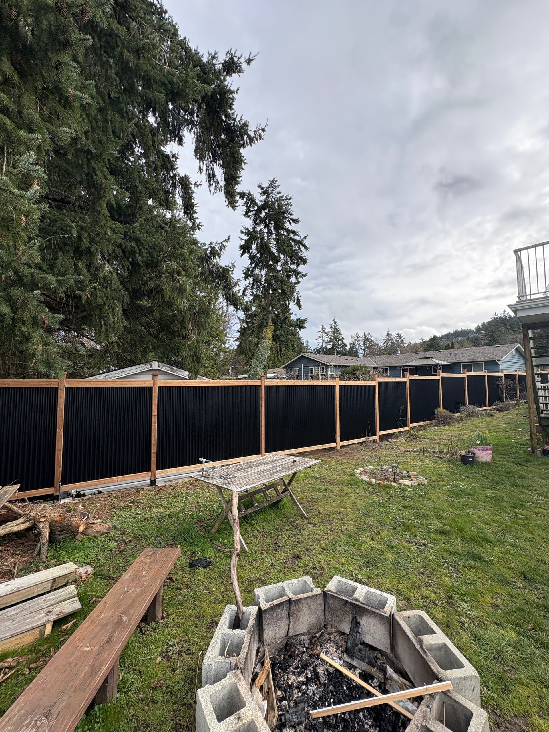 Gallery photos for Striking Corrugated Metal Fence Installation in Lantzville: Image #4